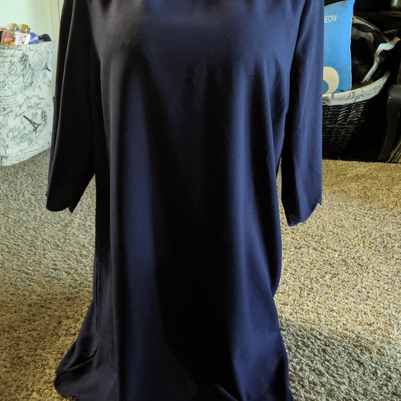 Scallop shift dress - Picture 7 of 8